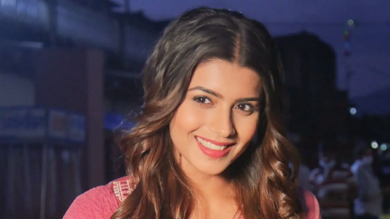 Youngest on-screen Dr. Sia (Alma Hussein) loves criticism, hates nasty trolls