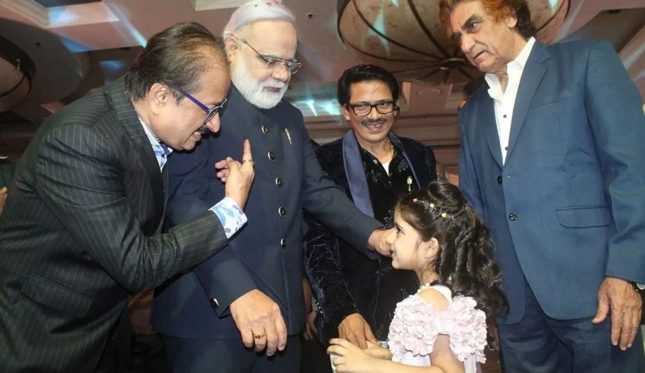 ‘Modi’ look-alike prime attraction at lavish party hosted by Ronnie (CineBuster) Rodrigues'