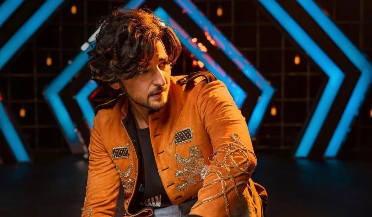 Darshan Raval stuns on the New York Times Square and LA billboards with Goriye