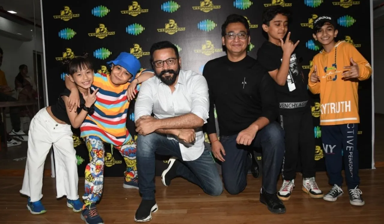 The coolest dance cover of Saregama's Whistle Baja 2.0 is here to entertain you with some super dance moves feat. Gunjan Sinha, Sanchit Chanana, Amit Kumar and Florina spearheaded by Chintan Pavlankar & Rajeev Goswami from WebRangers Talent Management