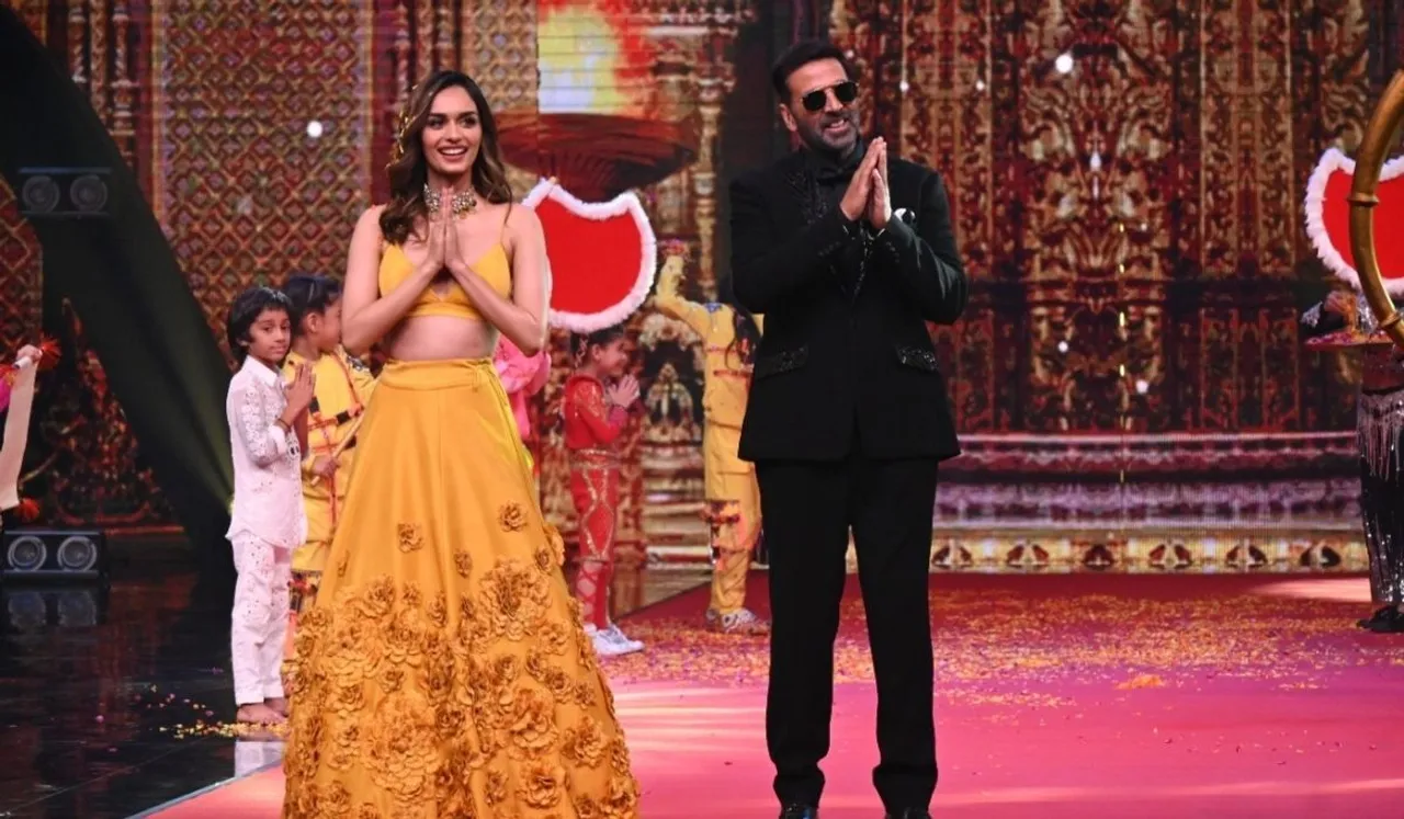 Actor Akshay Kumar and Manushi Chhillar will grace the stage of COLORS 'Dance Deewane Juniors' this weekend