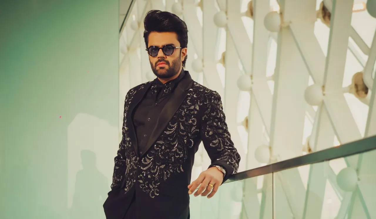 Manish Paul spotted wearing H2 Bharat Reshma at IIFA 2022,