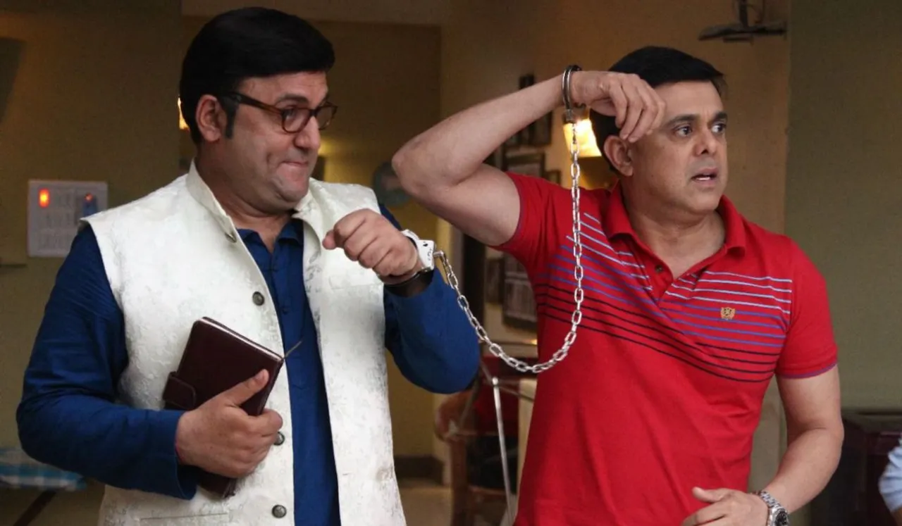 In a comedy of errors, Rajesh and Joshipura remain handcuffed together for 24 hours in Sony SAB’s Wagle Ki Duniya