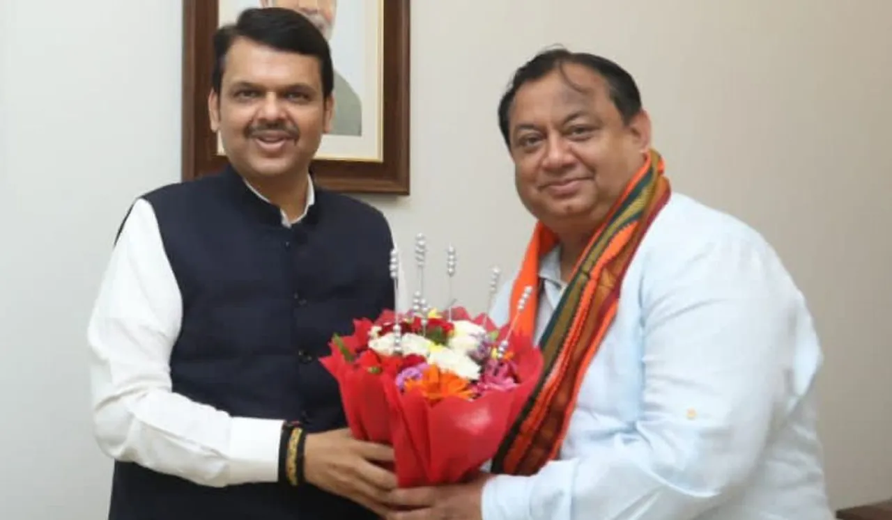 Shri Devendra Fadnavis, the former Chief Minister of Maharashtra honored Shri Abhay Sinha, the newly anointed President, IMPPA