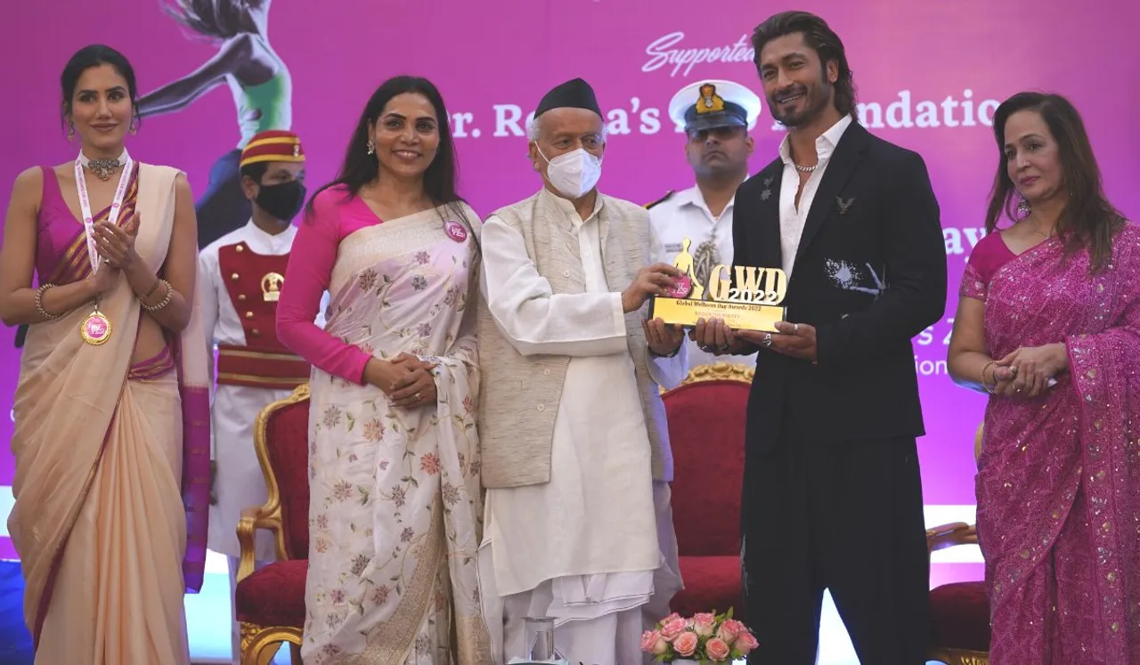 Rekha Chaudhari, Smita Thackeray honor wellness industry and Vidyut Jammwal, Farouk Kabir, Sonnalli Seygall, Darshan Kumar, Akanksha Singh with Global Wellness Award in presence of Hon Governor Bhagat Singh Koshyari