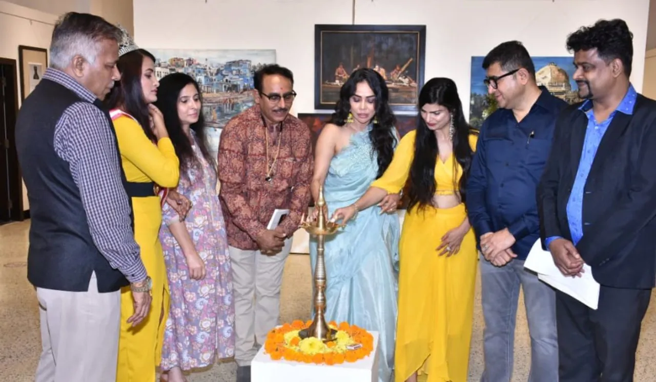 Actress Nikita Rawal, Aashtha Rawal & Satyamvada Singh inaugurates Artist Inderjeet Grover Art Exibition Journey