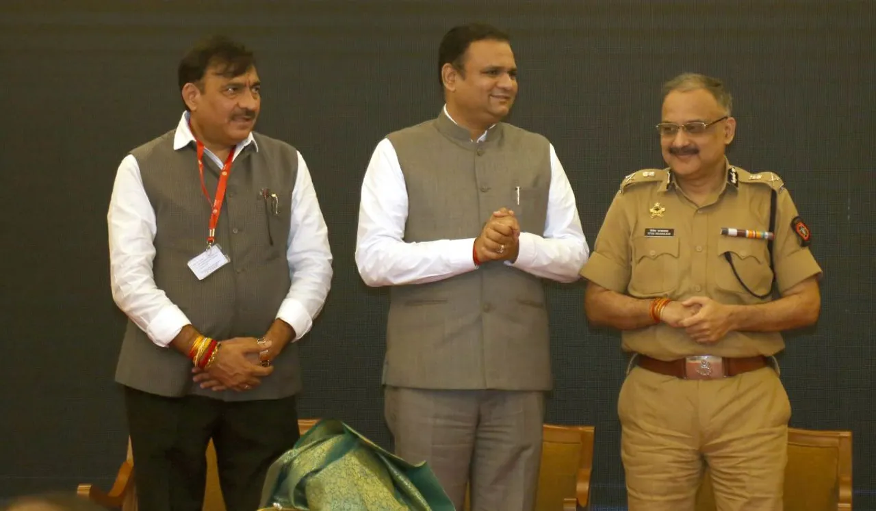 Rahul Narvekar , Vivek Phansalkar CP attended Tab and Mobiles distribution to Orphans organised by Shrikant Bhartiya of Tarpan Foundation