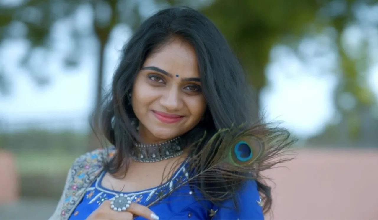 Singer Priyanka Kher is all set to swoon the audience with her foot tapping melody 'Dev Dwarika vala'