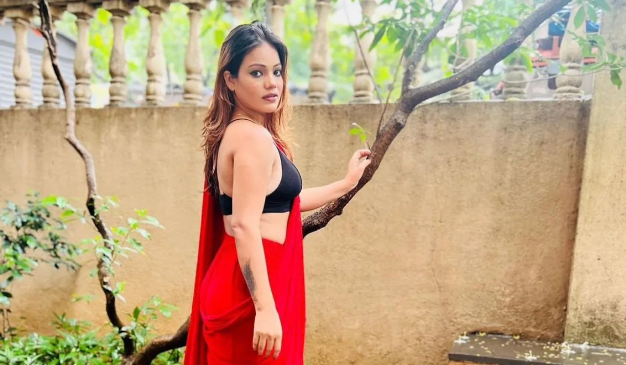 Viral Video of Duplicate Sunny Leone - Aakarshika Goyal Rain Dance on – Tip Tip Barsa Pani