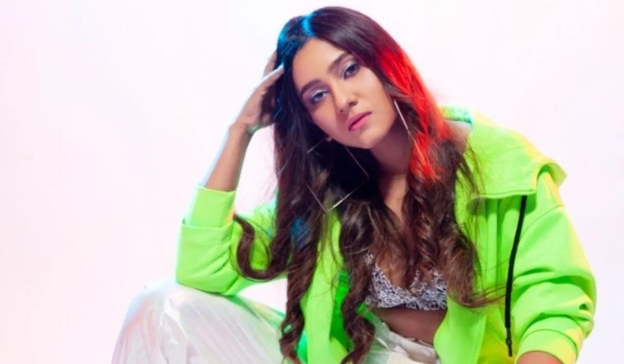 Rising singing star Riya Bhattacharya sings for Marathi film De Dhakka 2