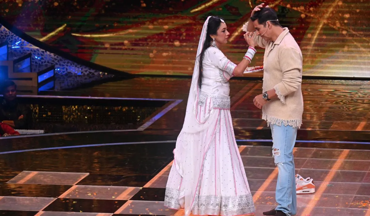 ‘Raksha Bandhan’ takes over ‘Ravivaar with Star Parivaar’, Anupama ties Rakhi to Akshay Kumar on National television