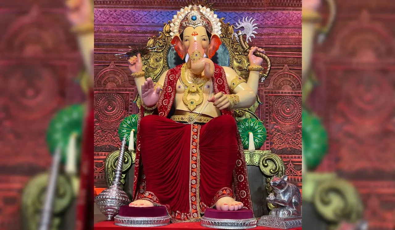 "Lalbaugcha Raja" is the apple of the eye of Bollywood stars