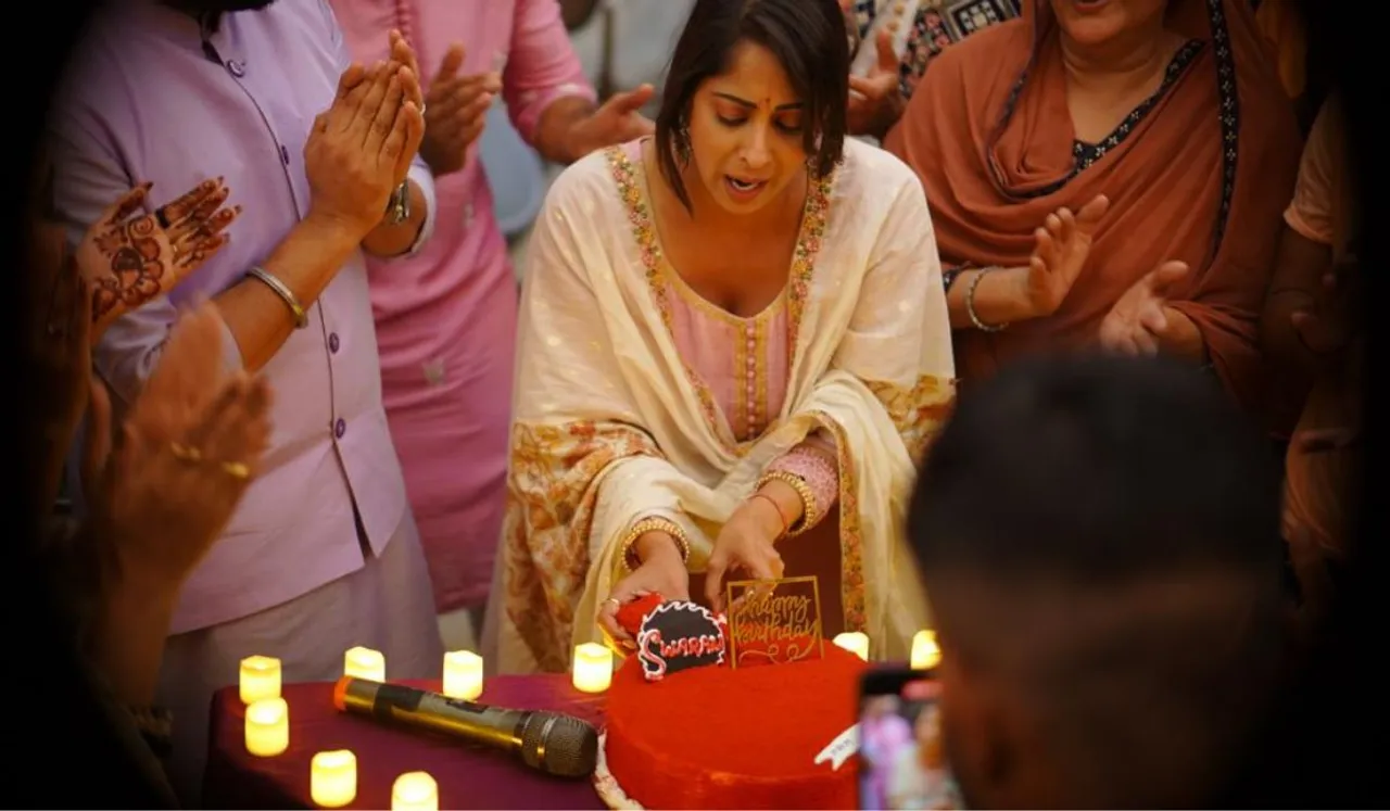 Sangita Ghosh celebrates her birthday on the set of Swaran Ghar!