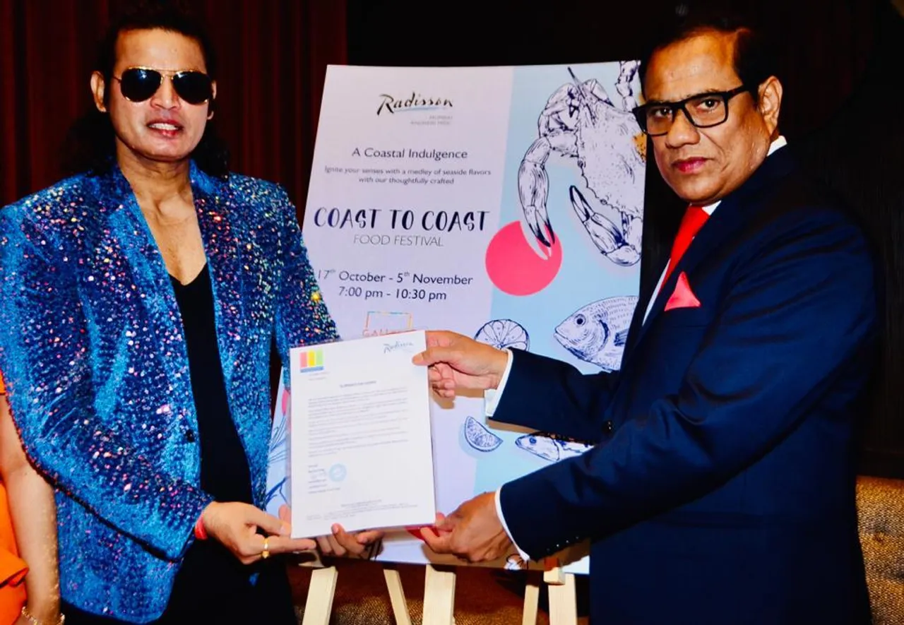 Mukesh J Bharti with Radisson CEO Mehttab Siddique3