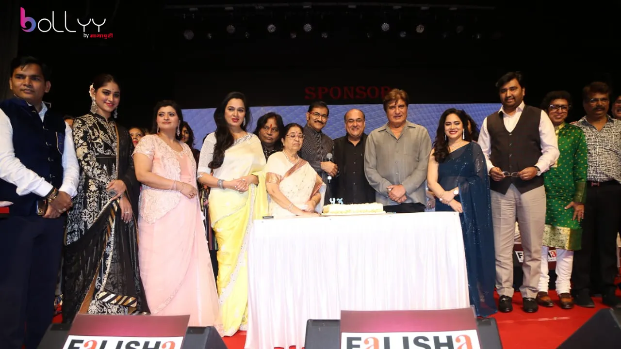Usha Mangeshar,Poonam Dhillon Raj Babbar and Padmini Kolhapure 1
