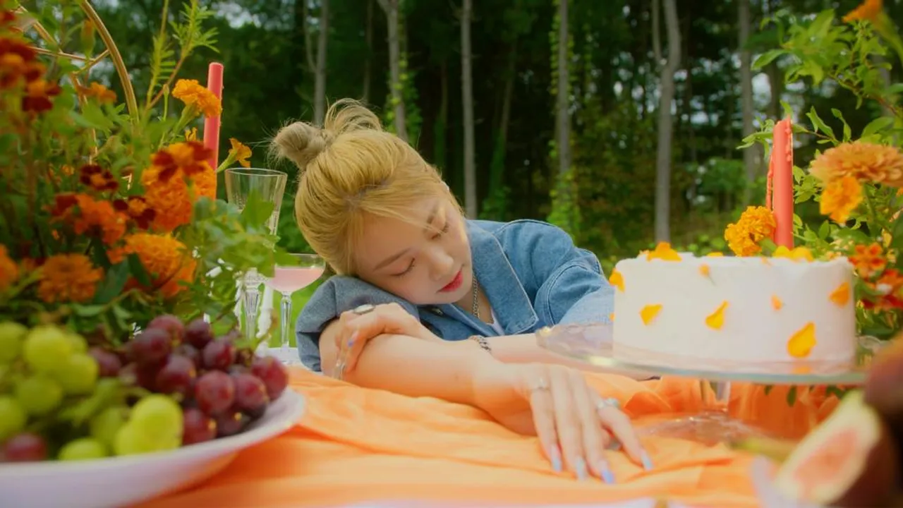 XG's HINATA releases vocal performance video covering Korean R&B singer, SOLE! The group also win a special award at MTV VMAJ 2022!