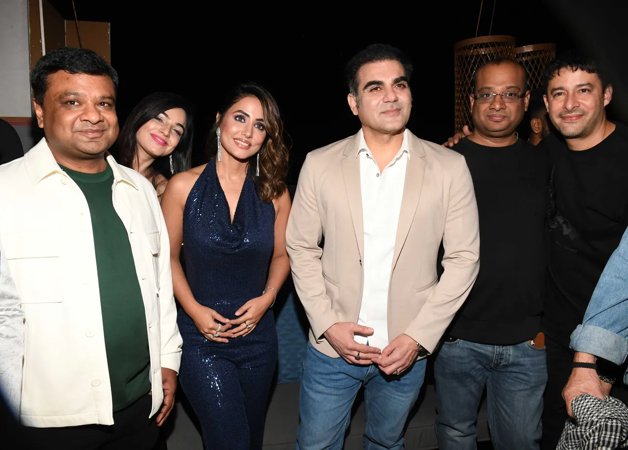 006. Navin Agarwal, Hina Khan, Arbaz Khan, Amit Agarwal and Zulfi Sayed during the launch of DIABLO in INDORE DSC_1499