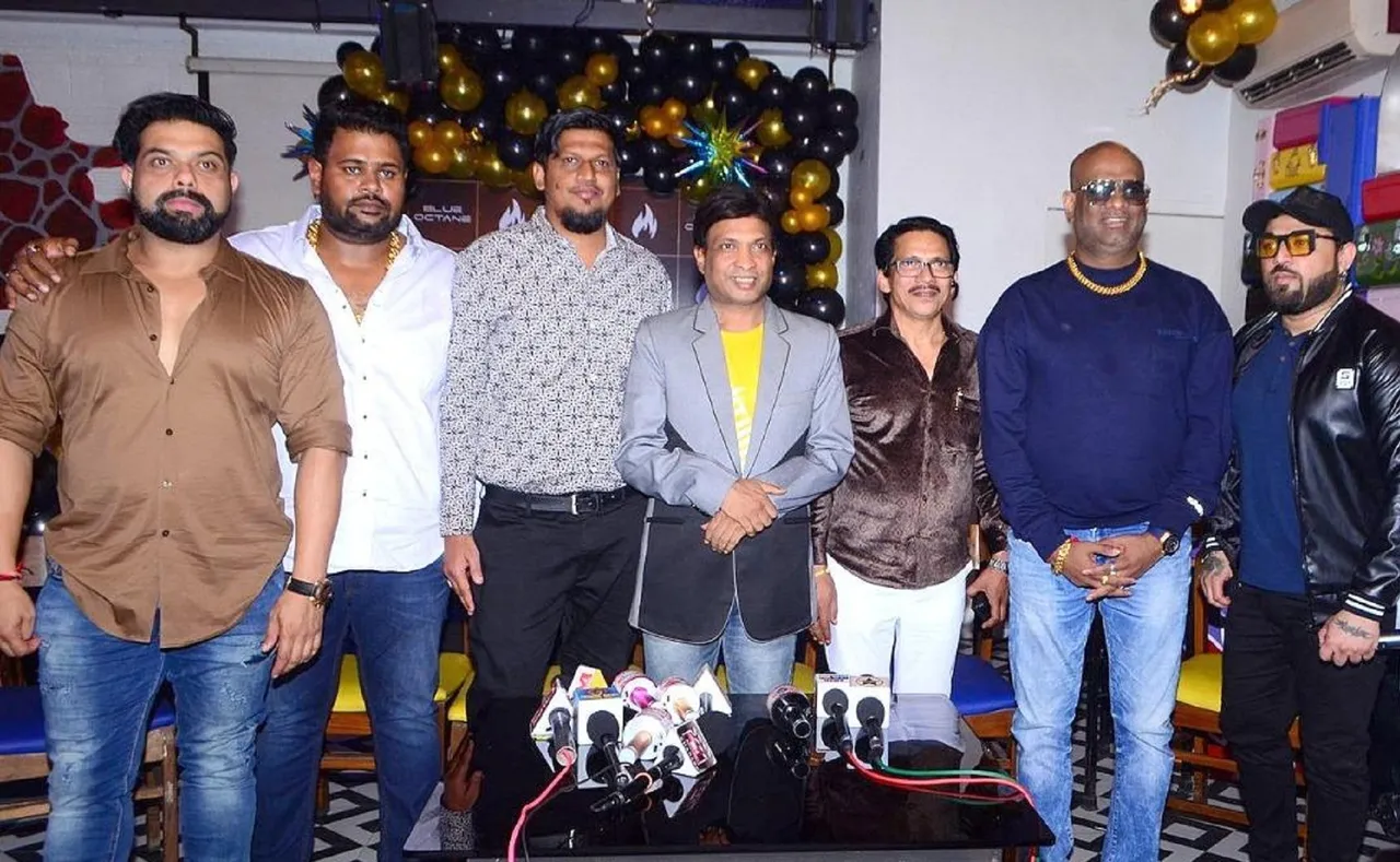 Warm welcome for Ronnie Rodrigues from Kushal Dhuri and Mansoor Wahab at reopening of Blue Octane Kitchen-Bar... By Chaitanya Padukone