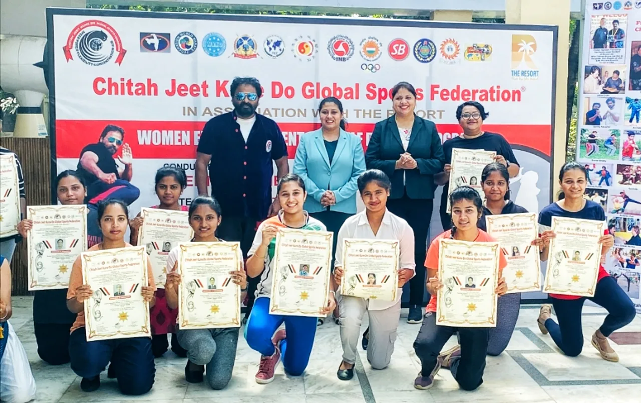Chitah Yajnesh Shetty,Hotel Manager Priti Jha, Human Resources Manager Simla Gracious & the women workforce of the hotel were facilitated with certificates at Mumbai