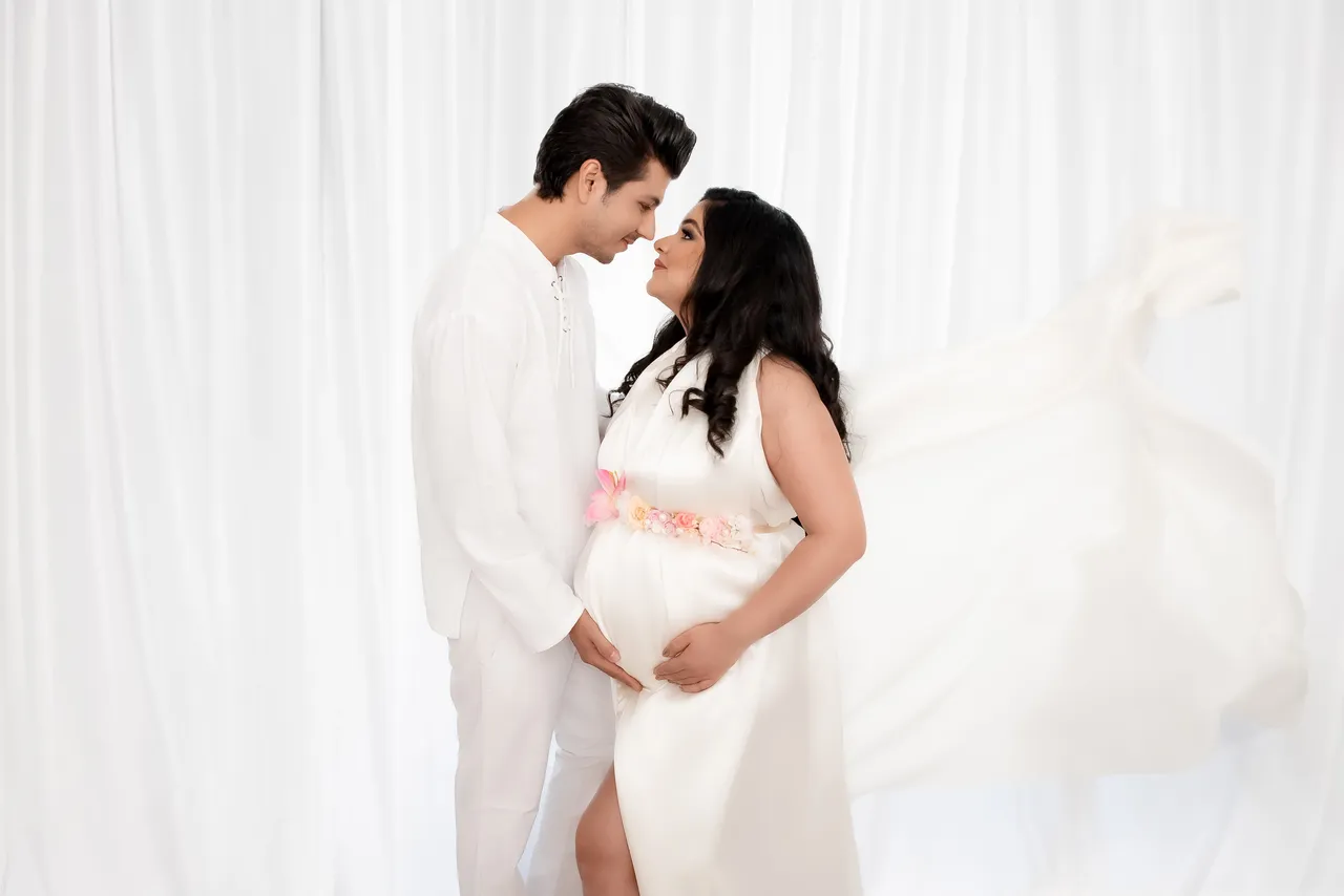 Karan Pahwa and his wife (1)
