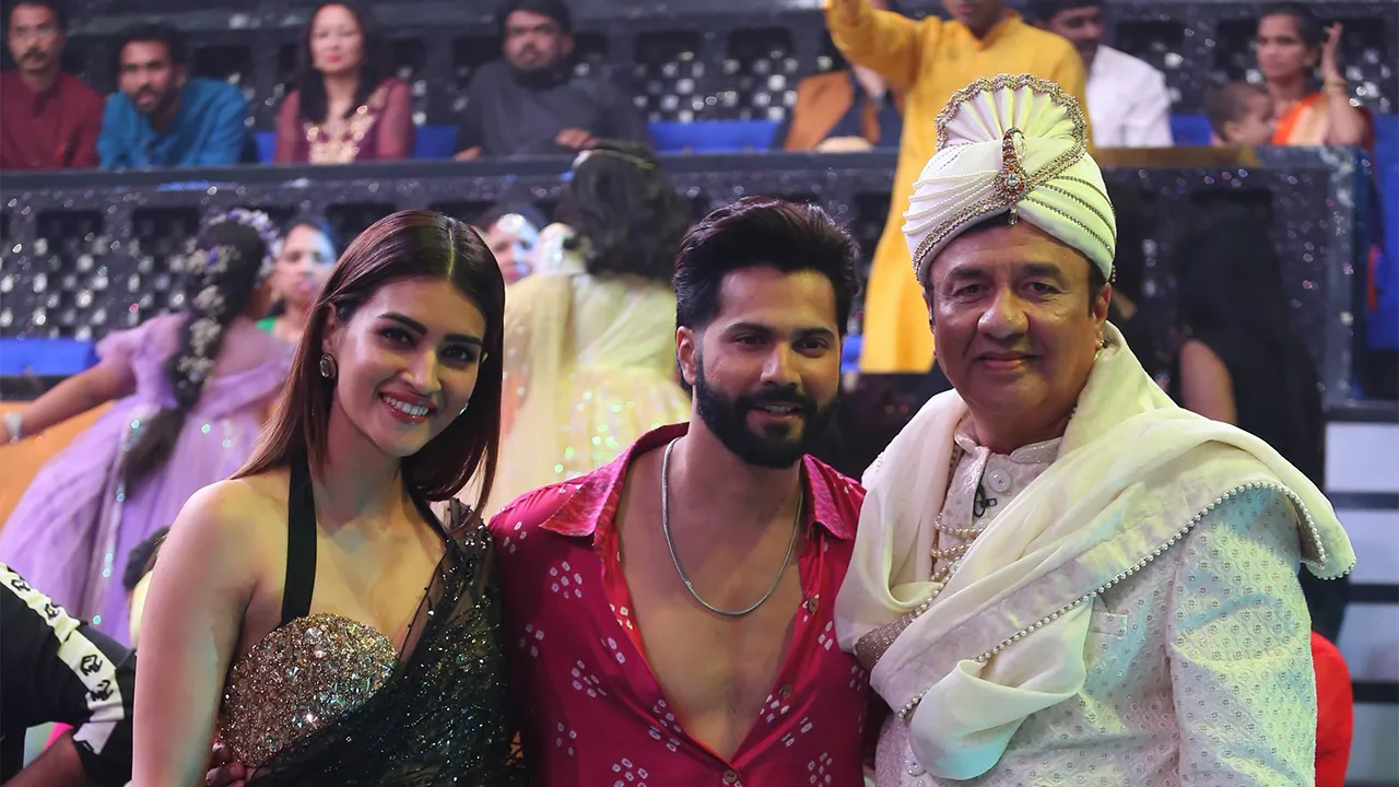 Kriti Sanon and Varun Dhawan along with Judge of Sa Re Ga Ma Pa Li'l Champs 1