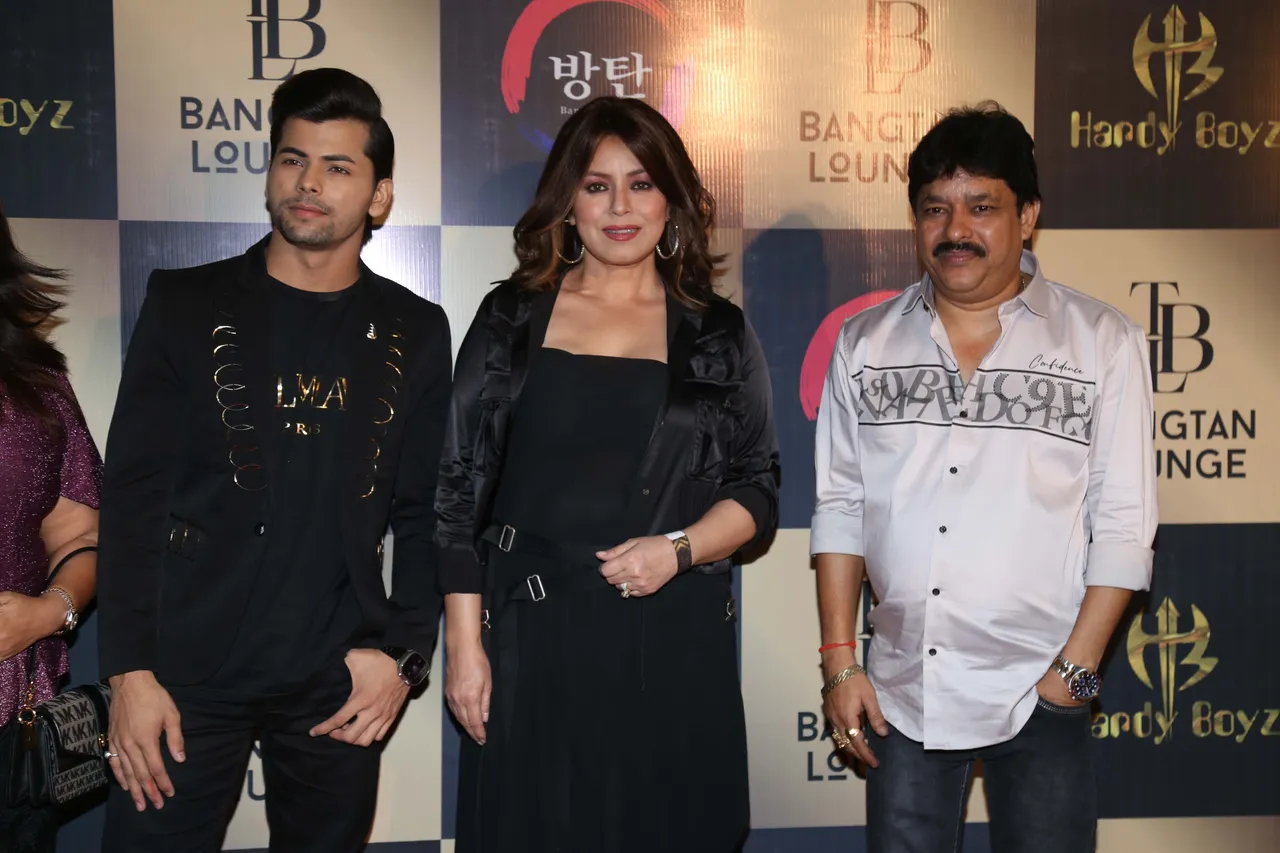 mahima chaudhry siddharth nigam & kinshkuk goon at the launch 'BangTan Lounge' 3