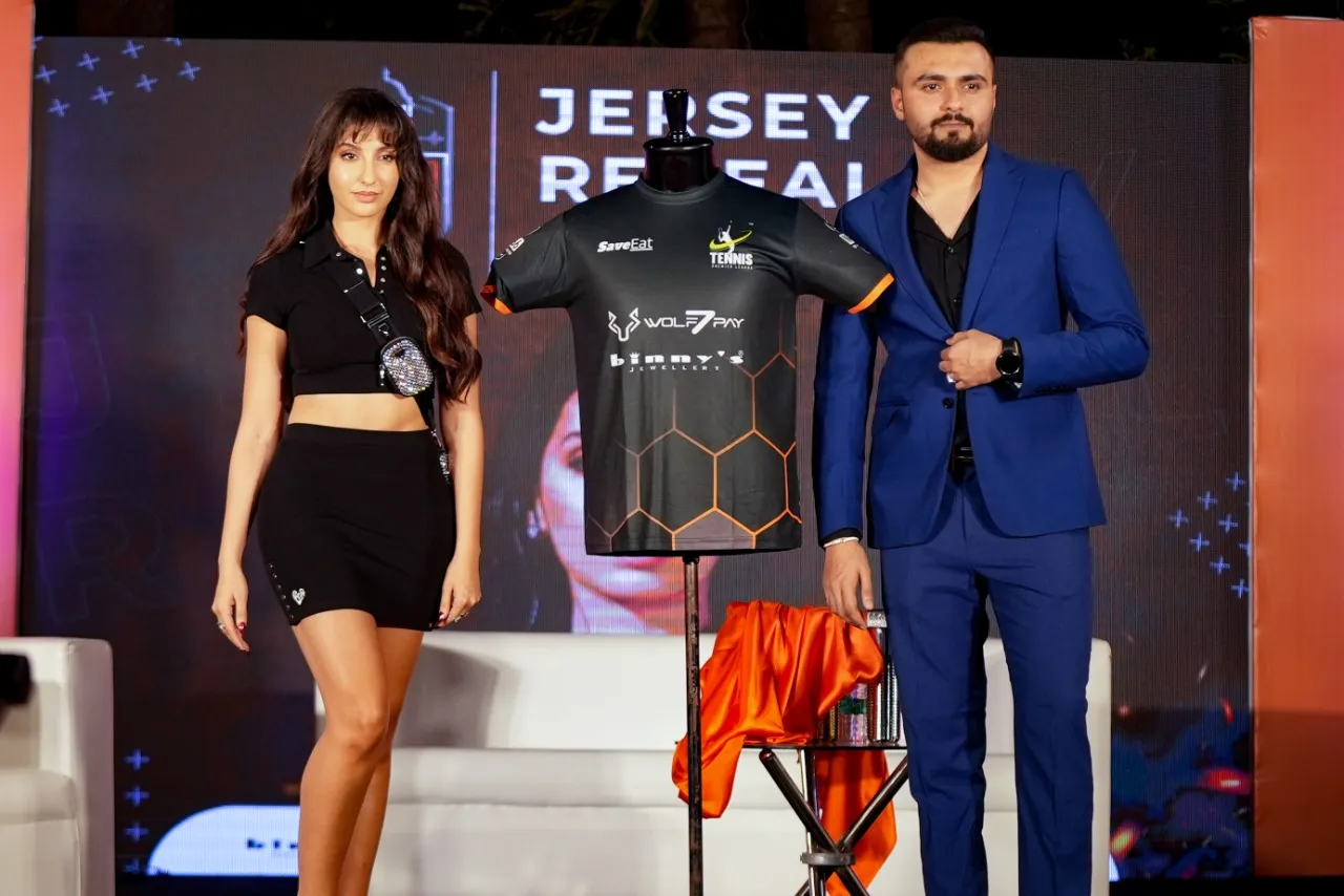 Sneh Binny , Nora Fatehi , unveils team jersey event (11)