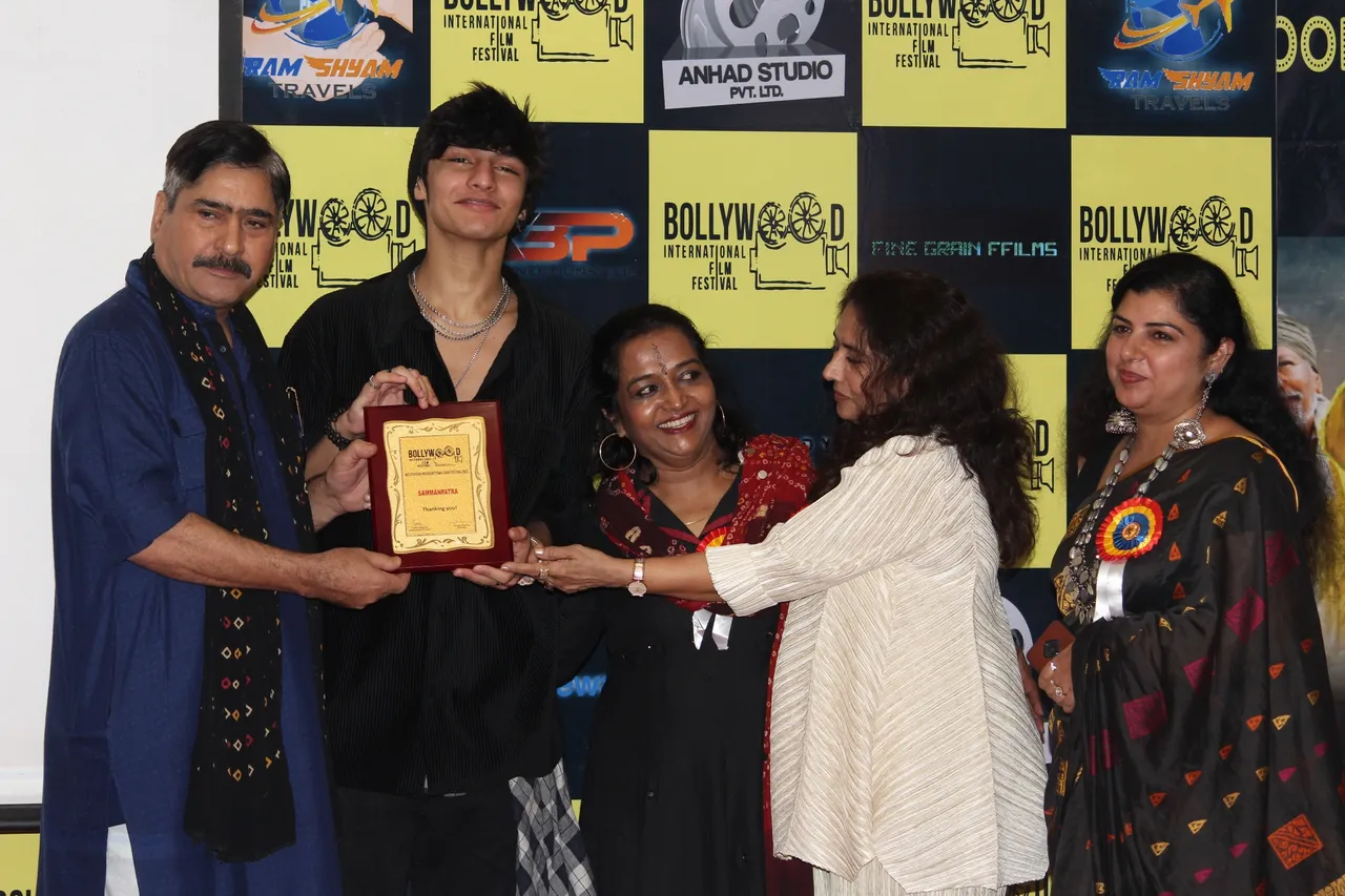 Yashpal Sharma, Swayam Sharma, Pratibha Sharma and Sumitra Pedneker at Bollywood International Film Festival (BIFF) Awards at Carnival Cinemas (184)