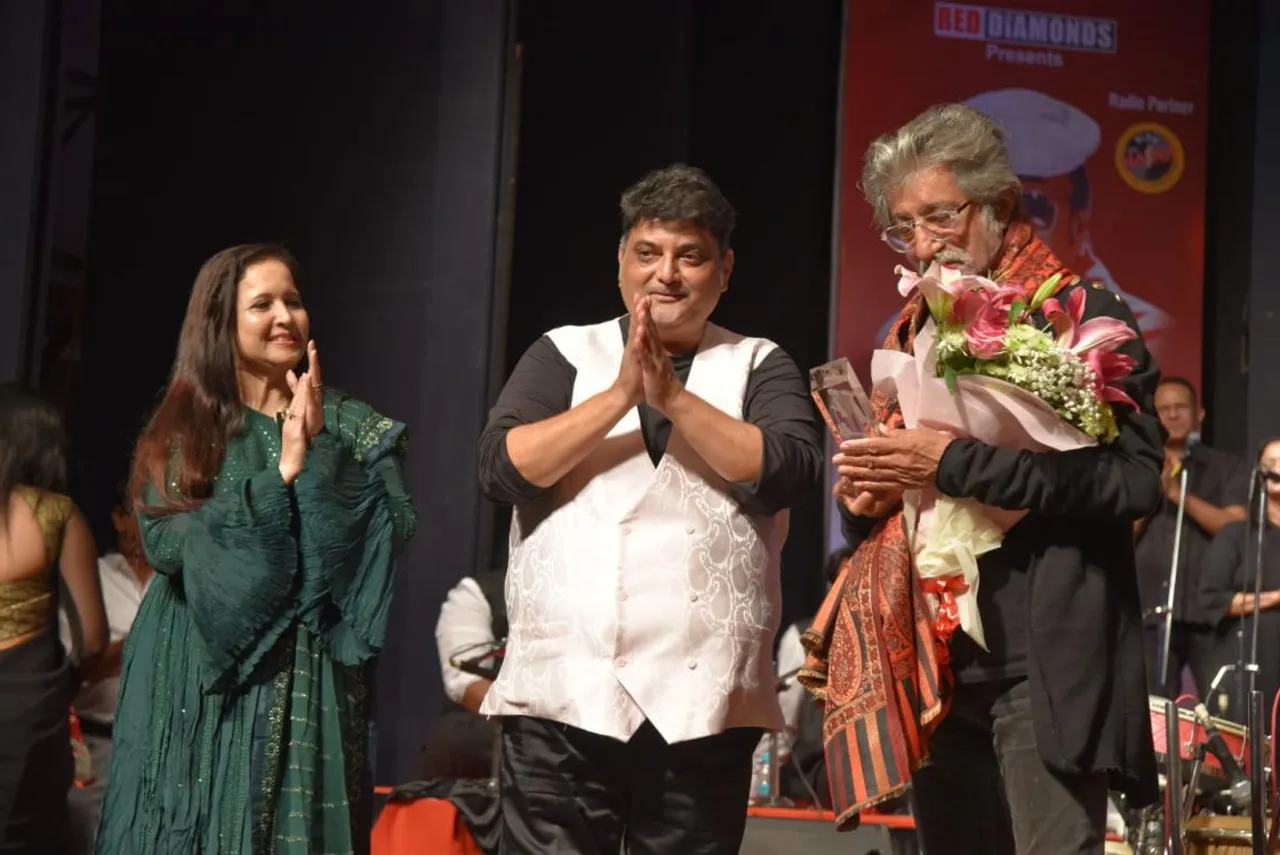 Annu Kapoor to portray the role of Pandit Deendayal Upadhyaya in Ranjeet Sharma's Main Deendayal Hun