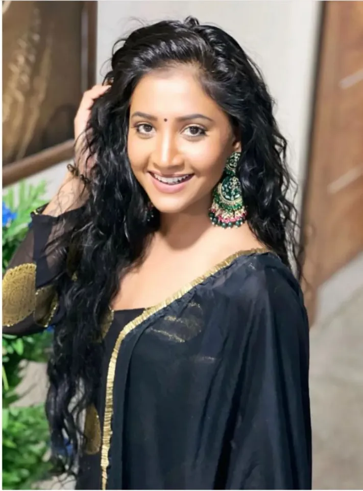 Sargun Mehta promotes the title track of her next TV musical Junooniyatt
