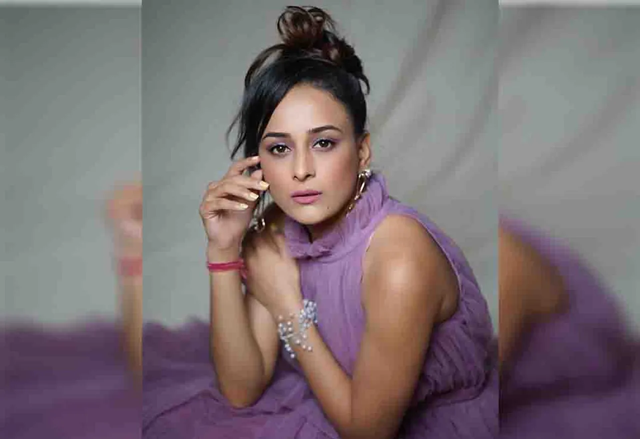 <strong>Sexy seductress Sneha Jain says fan love matters, but she gets upset with crazy ones who cross the line, invades an actor’s personal space</strong>