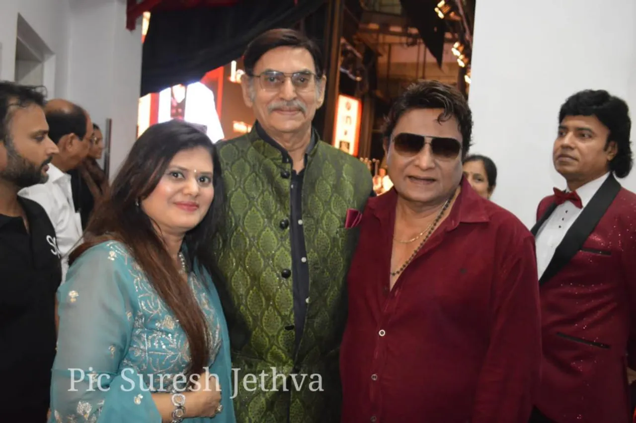 Criticisms in Pakistan for Javed Akhtar.