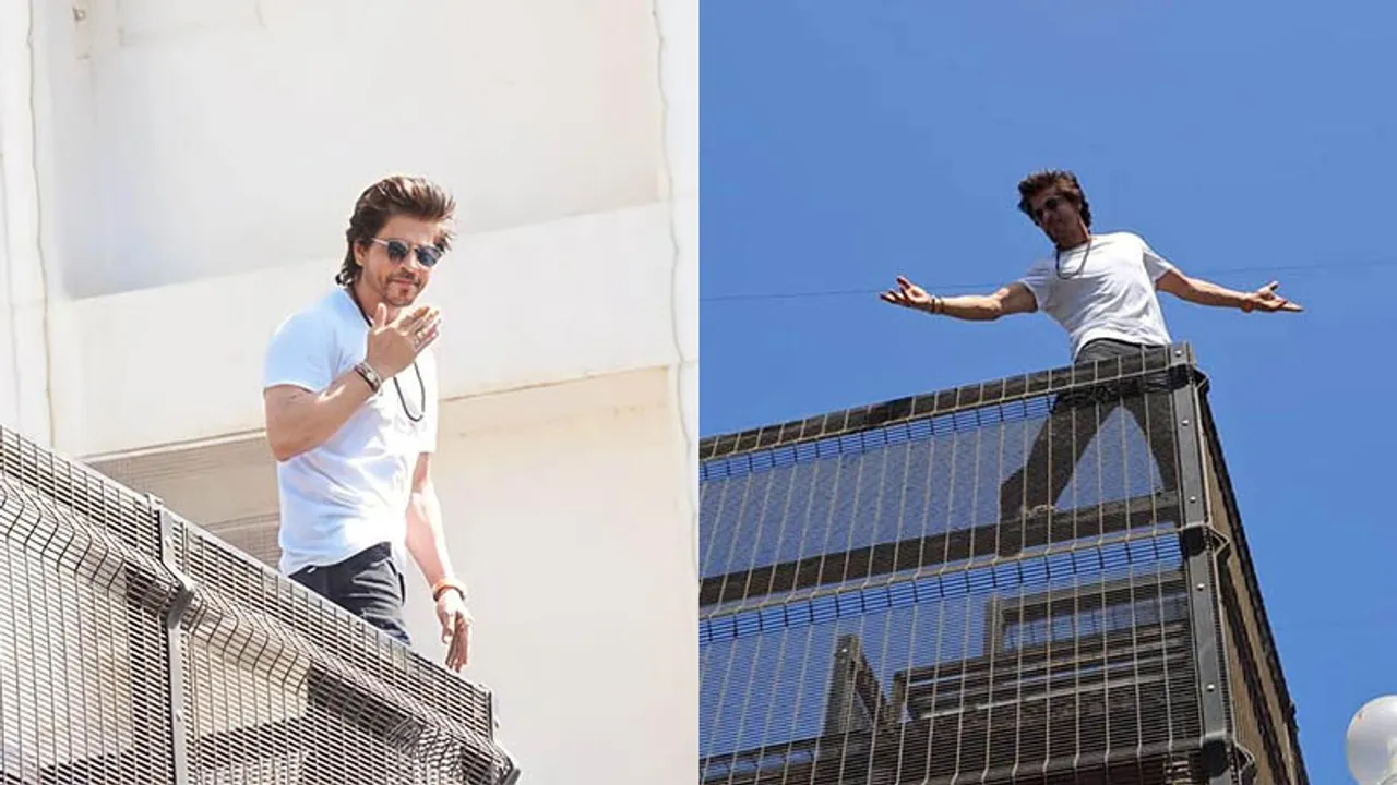 Shah Rukh Khan greets Eid Mubarak: SRK at fans from Mannat, wishes them