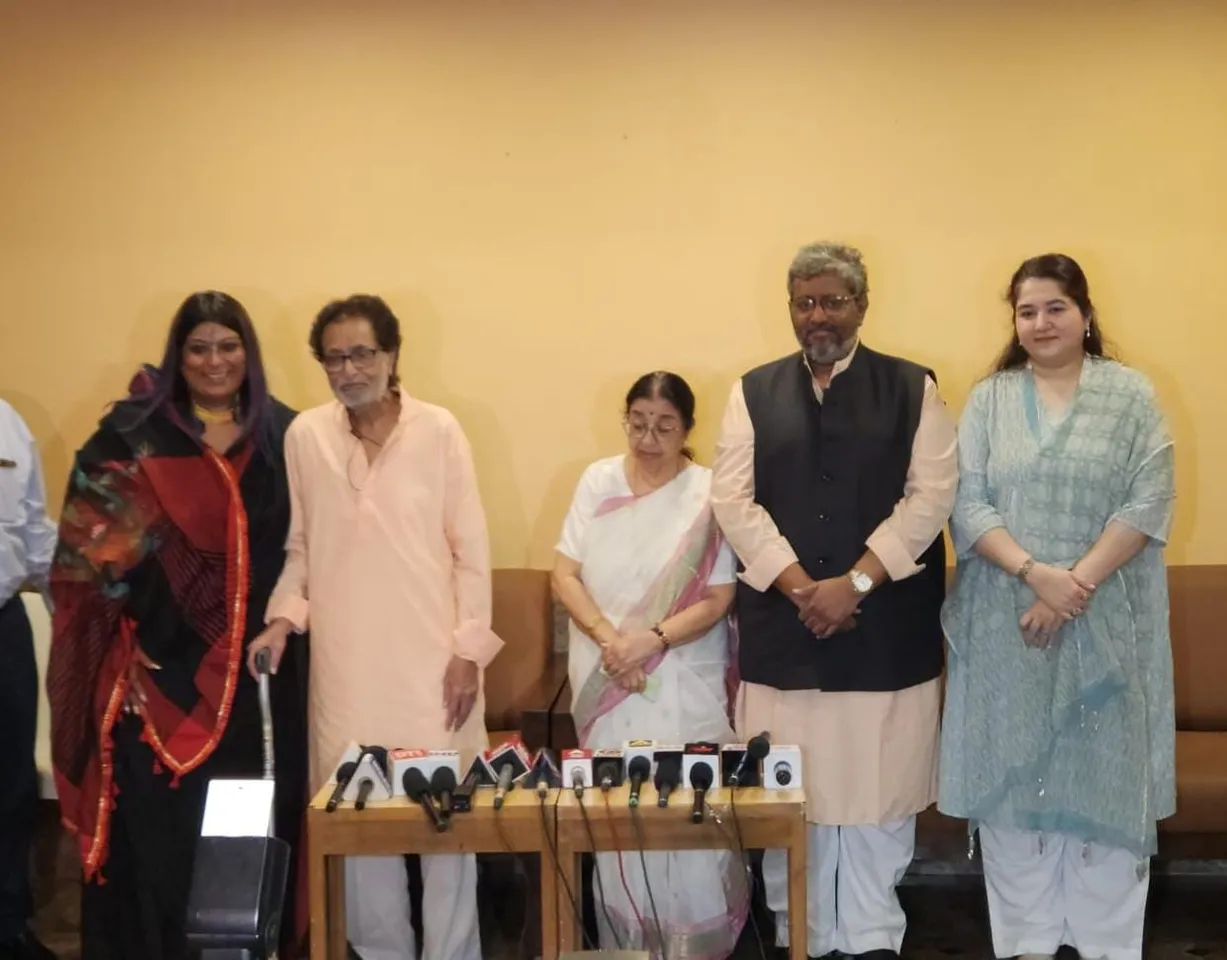celebs are honoured with lata mangeshkar puraskar (3)