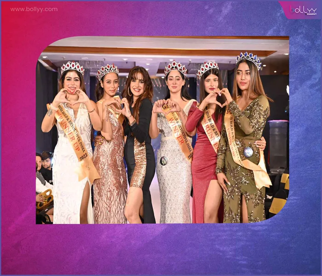 B_B--Coach-model-groomer Akshita A (centre) with the finalists on stage (1)