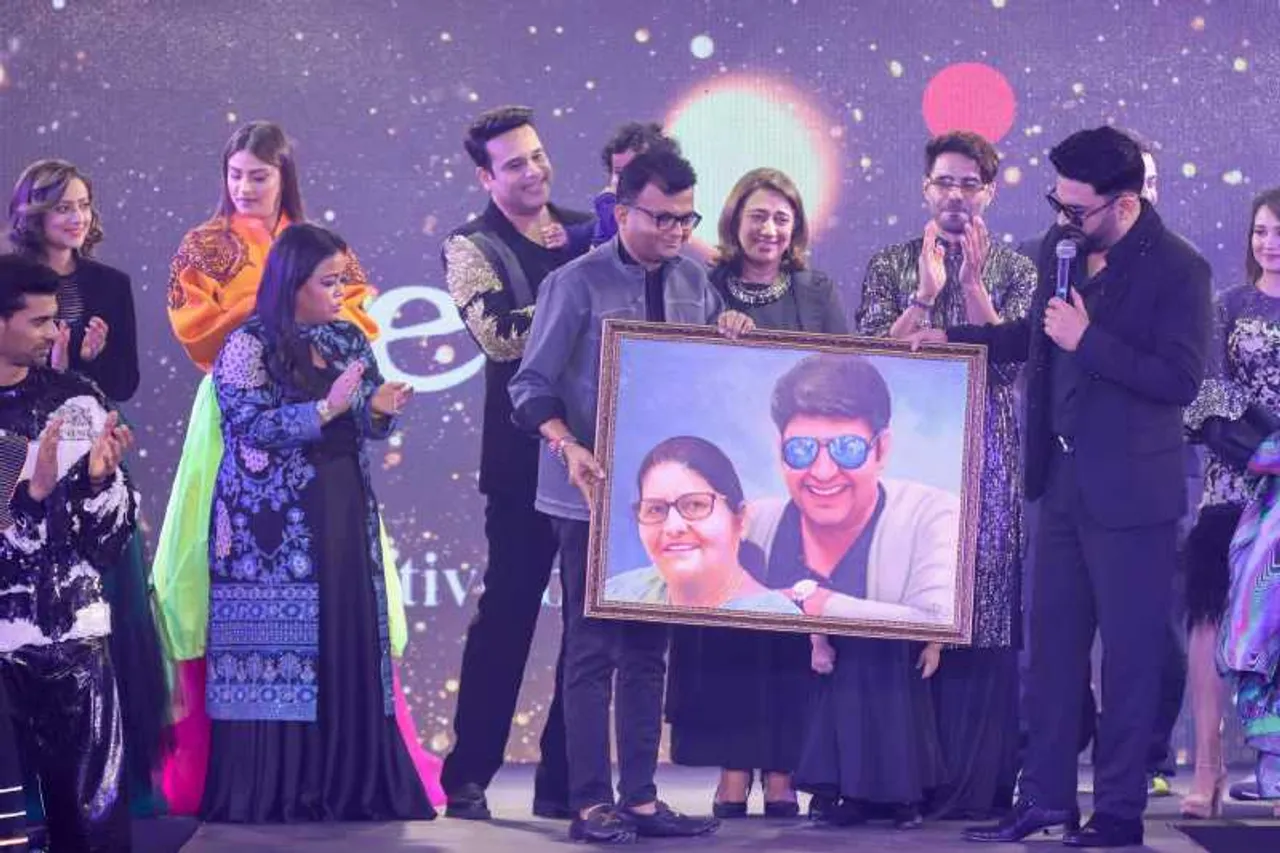 Dr. Aneel Kashi Murarka with Kapil Sharma during 17th Edition of _BETI_ A Fashion Fundraiser Show