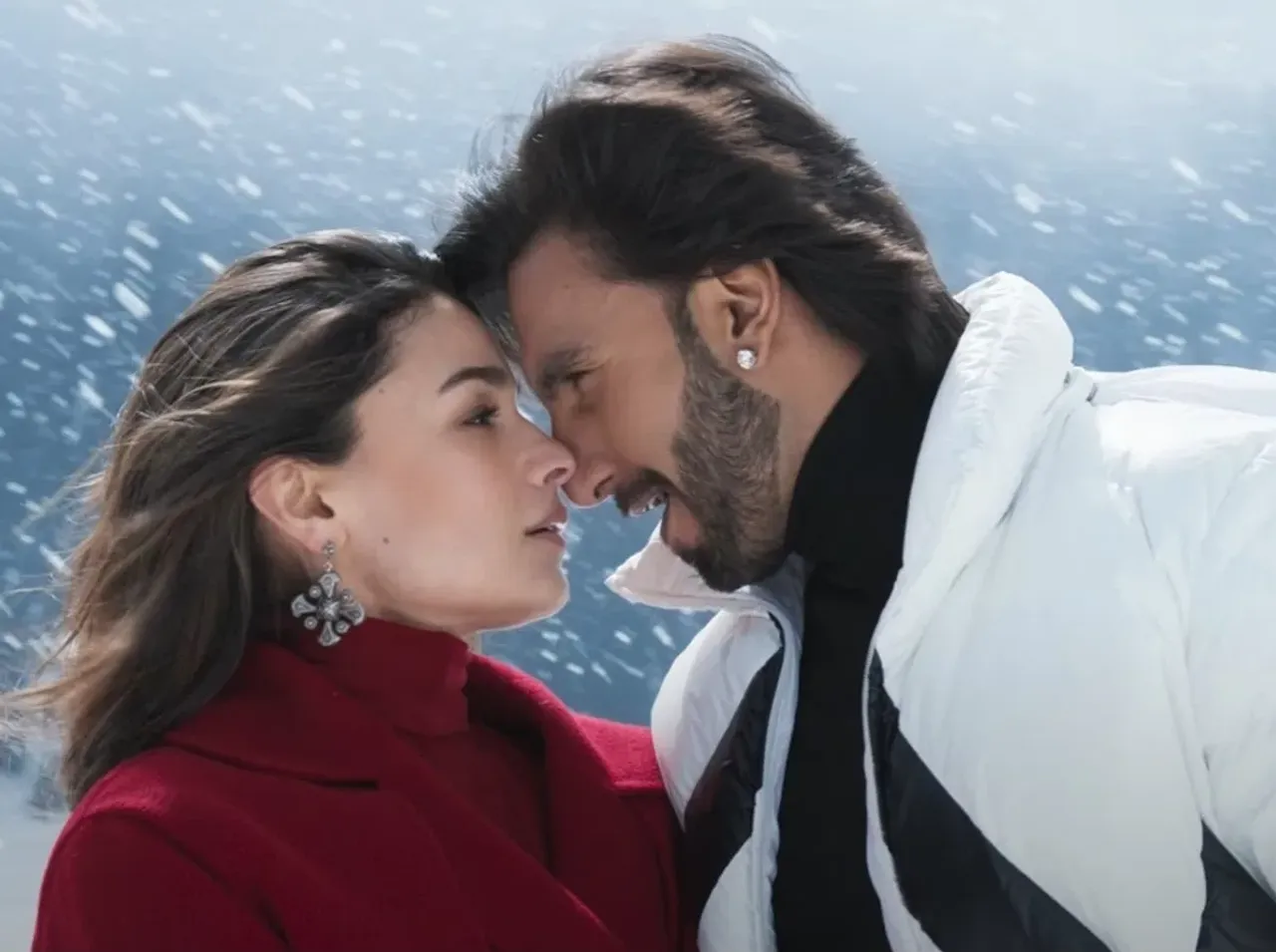 Tum Kya Mile Song Out: Alia Bhatt and Ranveer Singh get romantic in the valleys of Kashmir