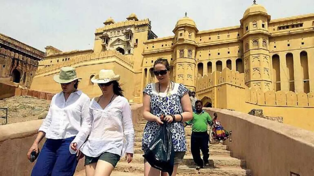 international travellers in india