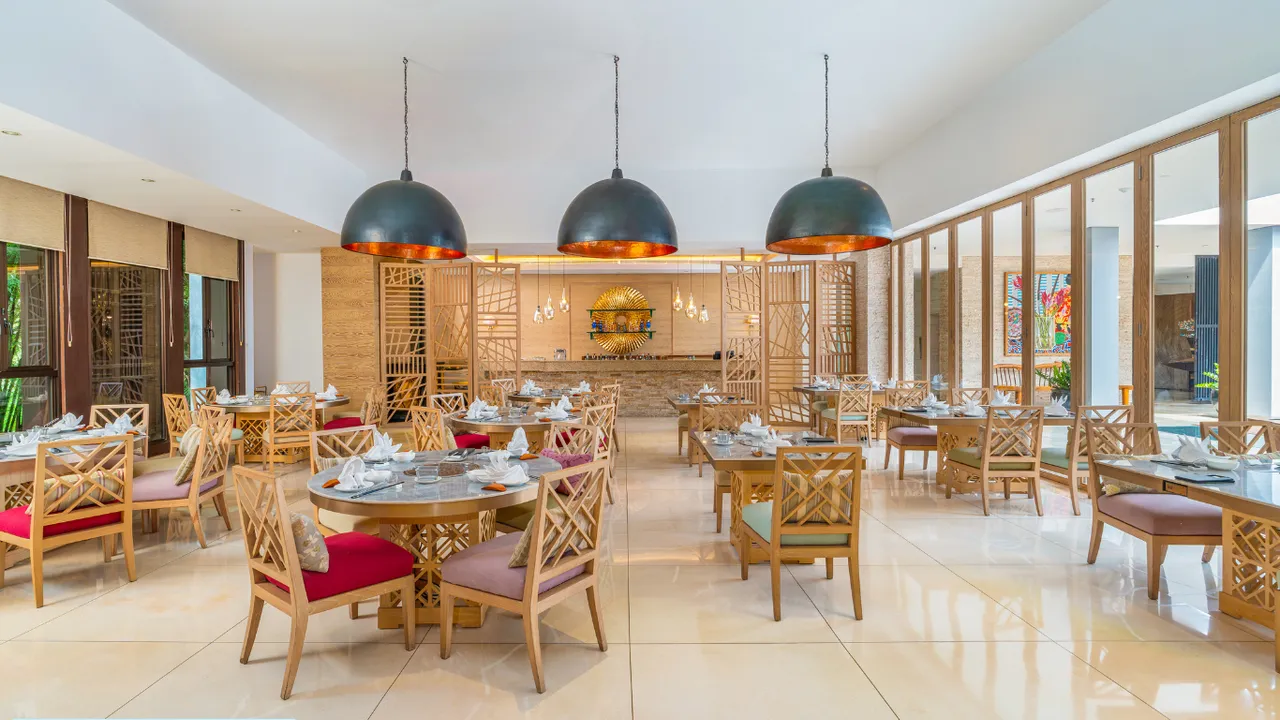 Liu Li Palace Seafood Restaurant