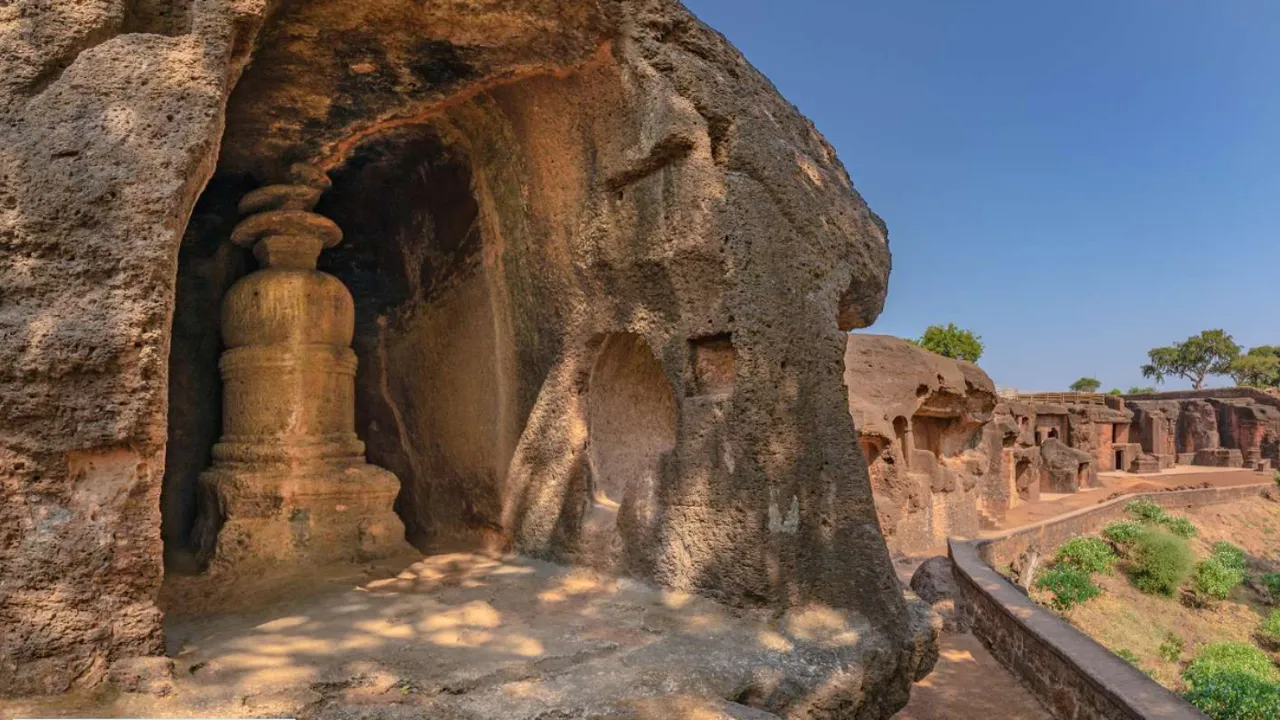 Dhamnar Caves