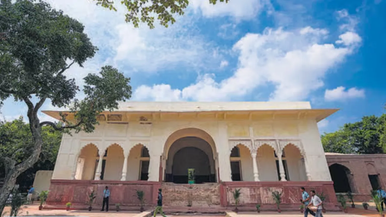 Sheesh Mahal