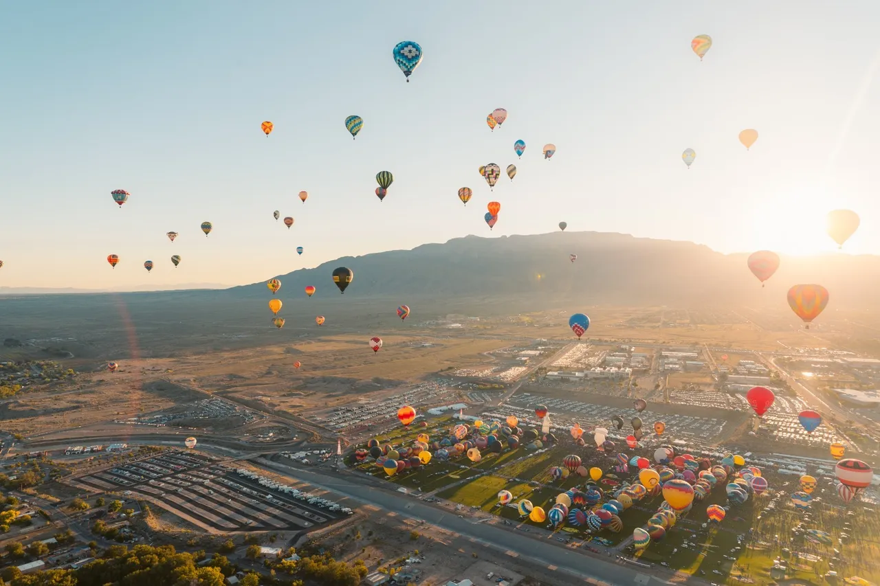 BrandUSA_NewMexico_33_Albuquerque_HotAirBalloonFestival_Robin