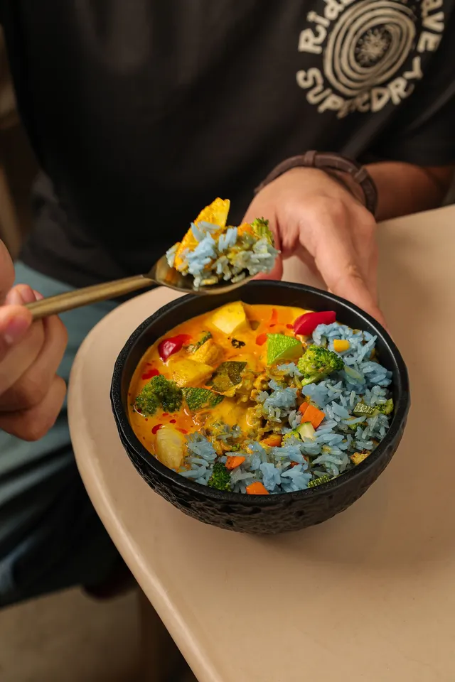 Sticky Bluepea Fried Rice with Yellow Thai Curry_Cove