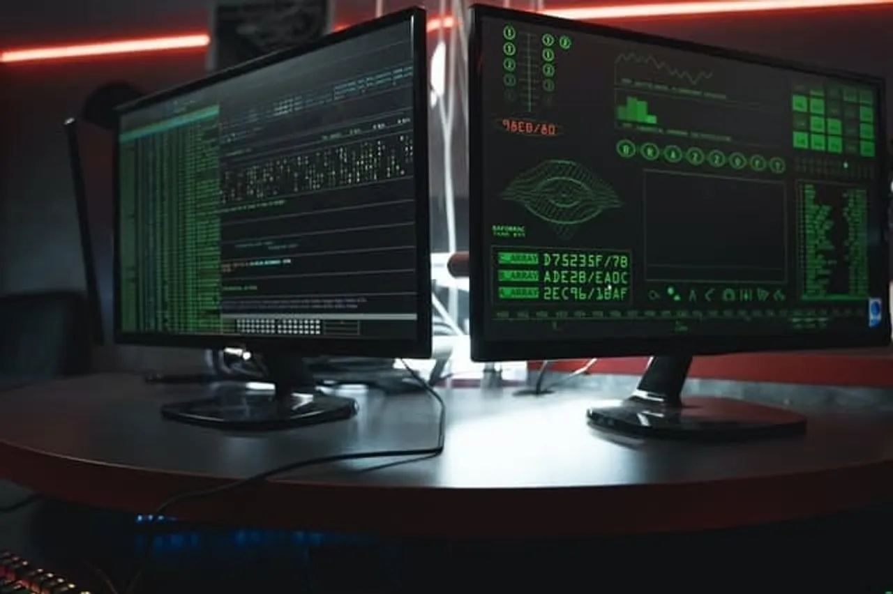 Com Olho is a cloud-based machine learning service platform that uses AI and non-rule-based methods to detect data manipulation for fraud detection