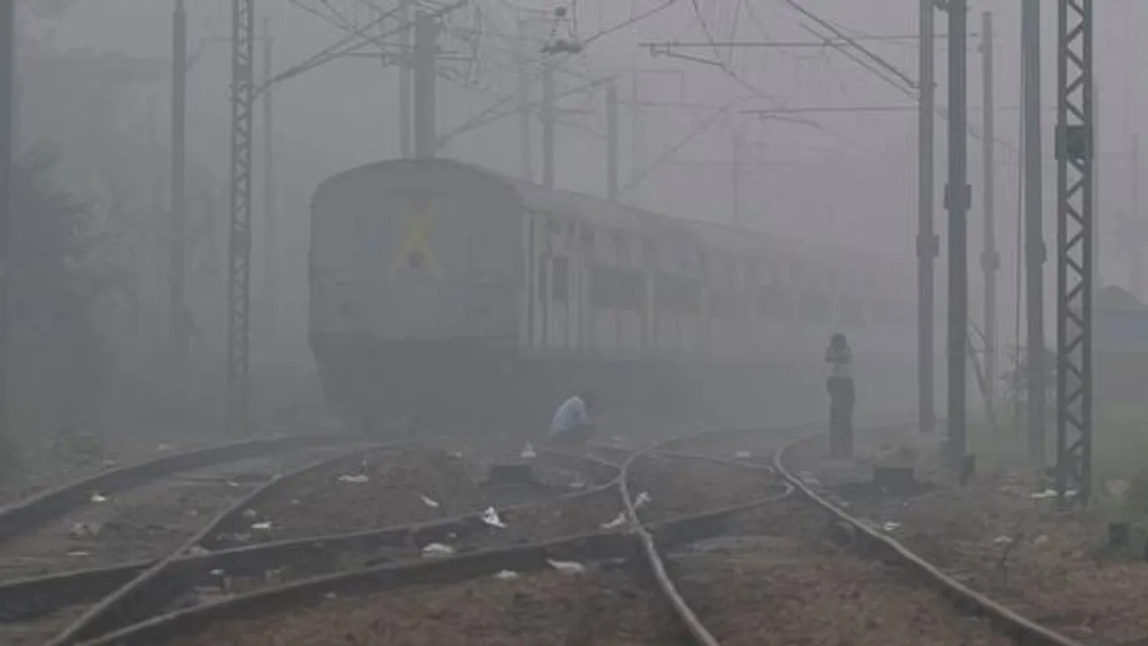 Delhi air pollution: Visibility near-zero amid thick smog