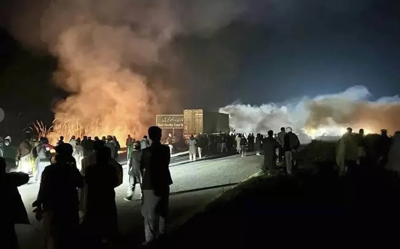 Pakistan: ‘Shoot at sight’ ordered as pro-Imran Khan PTI protest rally turns deadly