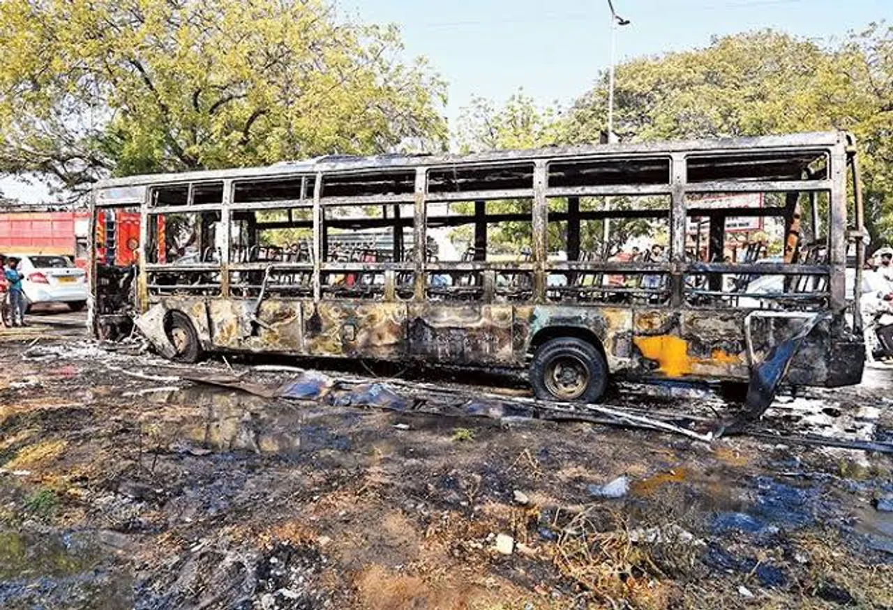 Fire breaks out in school bus in Gota, no casualties reported
