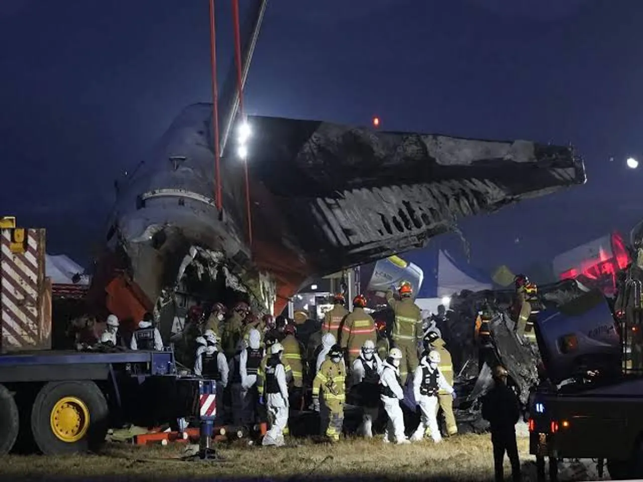 South Korea orders safety inspections of all Boeing 737-800 as officials struggle to determine cause of plane crash