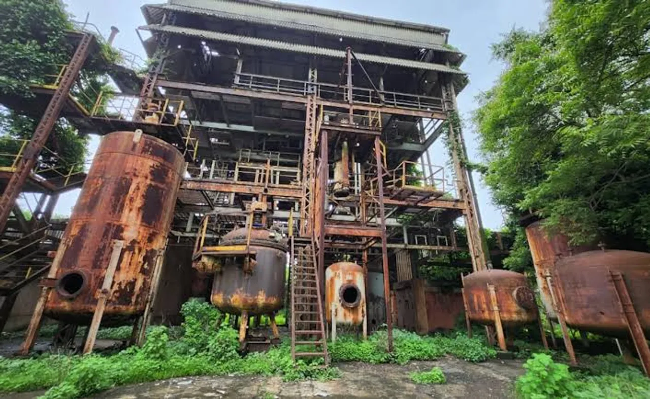 40 Yrs after Bhopal Gas Tragedy, toxic waste lifted from union carbide factory for safe disposal