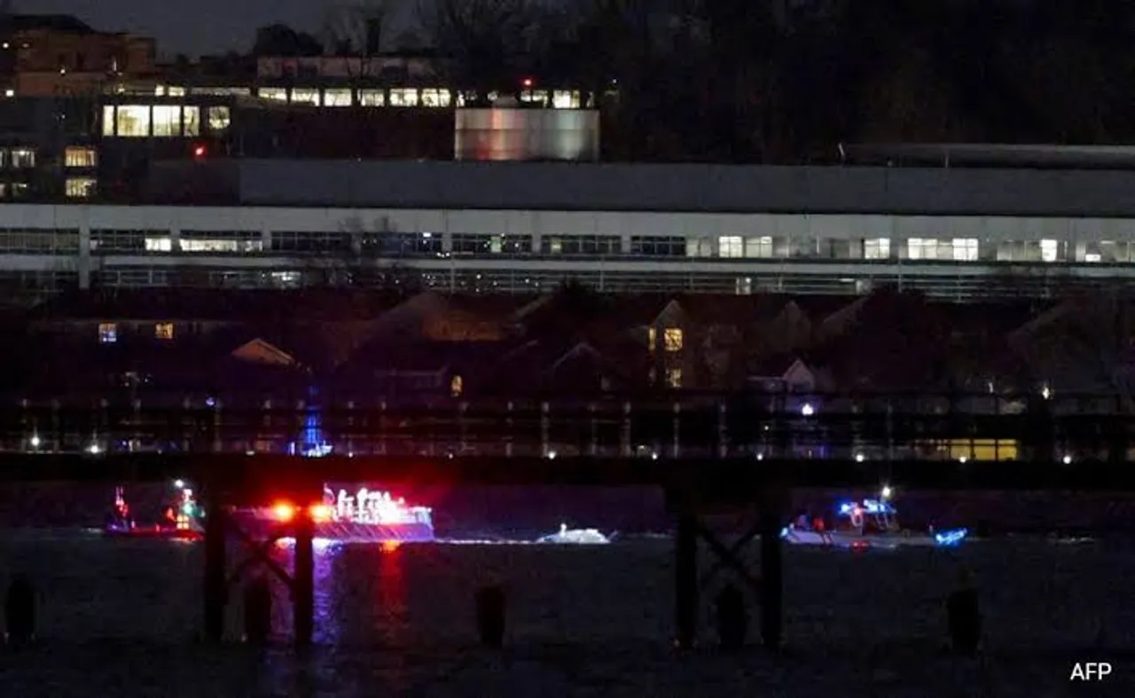 Washington plane crash: At least 18 bodies pulled from river after jet-chopper collision